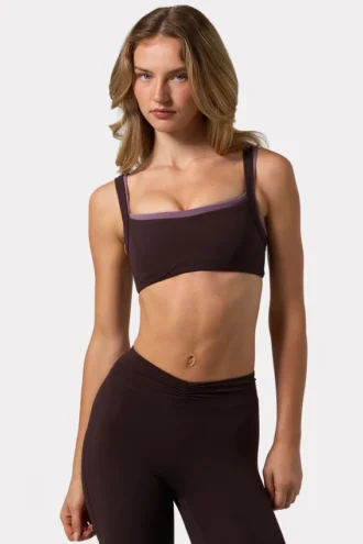 Sujetador deportivo Soft Active con detalles de costuras en color espresso