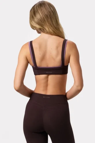 Sujetador deportivo Soft Active con detalles de costuras en color espresso