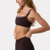 Sujetador deportivo Soft Active con detalles de costuras en color espresso