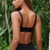 Sujetador deportivo Soft Active con detalles de costuras en negro