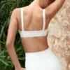 Sujetador deportivo Soft Active con detalles en las costuras en color crema