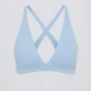 Sujetador deportivo Soft Active con tirantes cruzados en color Sky