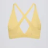 Sujetador deportivo Soft Active con tirantes cruzados en la espalda en color limón