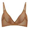 Sujetador triangular de malla suave de una sola capa de Intimates en color almendra