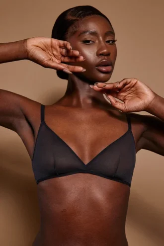 Sujetador triangular de malla suave de una sola capa de Intimates en negro