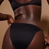 Bikini de tiras de malla suave Intimates en negro
