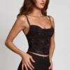 Top Armelia con cuello vuelto y adornos Peekaboo en negro