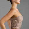 Top bandeau con adornos Charnelle en color almendra