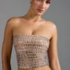 Top bandeau con adornos Charnelle en color almendra