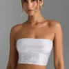 Top bandeau con tirantes cruzados en la espalda y adornos Nanaka en blanco