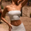 Top bandeau con tirantes cruzados en la espalda y adornos Nanaka en blanco