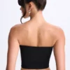 Top bandeau Edie con detalle retorcido en la parte delantera en negro