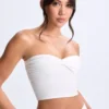 Top bandeau Edie Modal con detalle retorcido en la parte delantera, en blanco