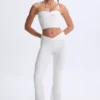 Top bandeau Edie Modal con detalle retorcido en la parte delantera, en blanco