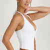 Top con cuello halter y abertura frontal de Covia en blanco
