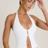 Top con cuello halter y abertura frontal de Covia en blanco