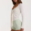Top con lazo delantero de modal en color marfil
