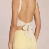 Top con lazo trasero de modal Norelle en color marfil