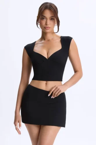 Top Cora de modal con fruncidos y mangas casquillo en negro