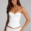 Top corsé con cordones Araminta en blanco