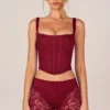Top corsé con cordones Jemara en rojo cereza