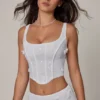 Top corsé con cordones y adornos Letitia en blanco