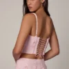 Top corsé con cordones y adornos Letitia en rosa suave