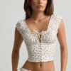 Top corsé de popelín de algodón fruncido Faela con estampado de rosas