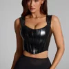 Top corsé de vinilo con cordones Lamiya en negro