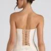 Top corsé sin tirantes con fruncidos y cordones Melvina en color marfil