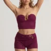 Top corto bandeau Tarni con detalles metálicos en morado baya