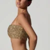 Top corto con aberturas y adornos Ariana en dorado