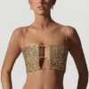 Top corto con aberturas y adornos Ariana en dorado
