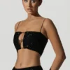 Top corto con aberturas y adornos Ariana en negro