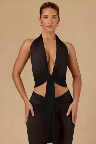 Top corto con cuello halter y lazo delantero Harbour en negro