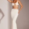 Top corto con tirantes y aros adornado Parma en blanco