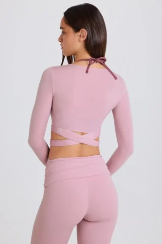 Top corto cruzado de jersey suave en malva
