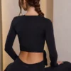 Top corto cruzado de jersey suave en negro