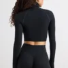 Top corto de cuello alto Soft Active en negro