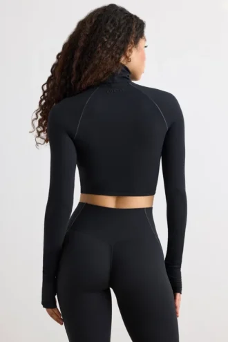 Top corto de cuello alto Soft Active en negro