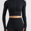 Top corto de cuello alto Soft Active en negro