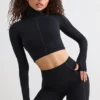 Top corto de cuello alto Soft Active en negro