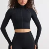 Top corto de cuello alto Soft Active en negro