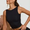 Top corto de cuello alto y espalda abierta Wren en negro
