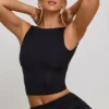Top corto de cuello alto y espalda abierta Wren en negro