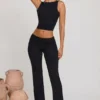 Top corto de cuello alto y espalda abierta Wren en negro