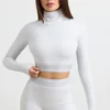Top corto de cuello alto y manga larga con espalda descubierta en gris jaspeado