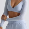 Top corto de jersey cepillado con cuello en V en azul suave