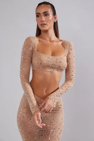 Top corto de manga larga con adornos transparentes Giulia en color almendra
