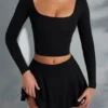 Top corto de manga larga con cuello cuadrado Nadiya en negro